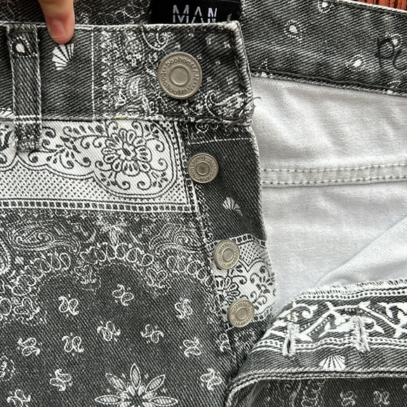 Patterned Grey Women's Jeans - Picture 2 of 5